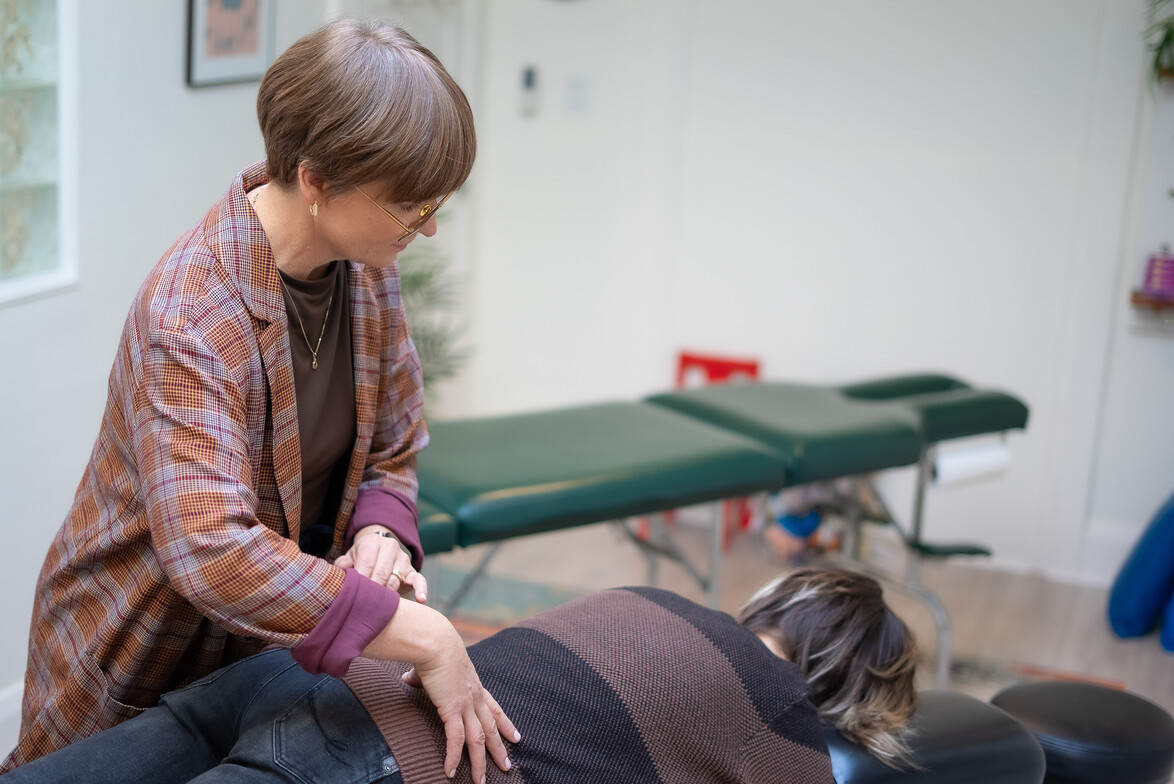 Dr. Danielle Gilas performing a Network Spinal Chiropractic adjustment on a patient in Toronto at Vivid Health.